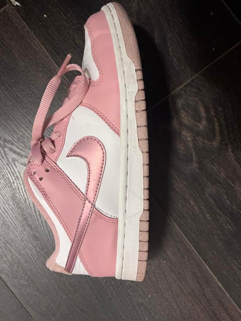 Nike dunk low roze 37,5, Verzenden, Zo goed als nieuw, Overige kleuren