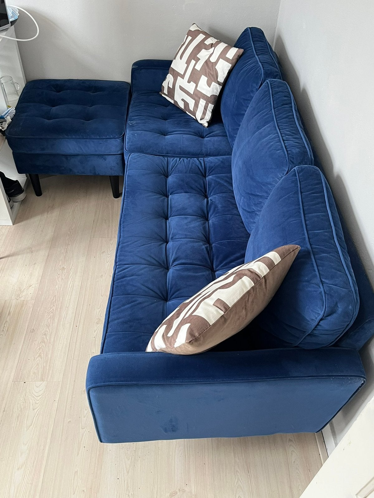 Comfortabele blauwe hoekbank met poef, Ophalen, Gebruikt, 100 tot 125 cm, Hoekbank