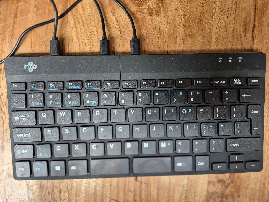 R-GO 2 delig toetsenbord - gesplitst toetsenbord - ZGAN, Computers en Software, R-Go, Opvouwbaar, Ophalen of Verzenden, Zo goed als nieuw