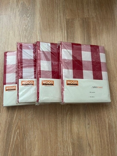 4 Nieuwe Tafelkleden150x 300 cm, Ophalen, Nieuw, Rechthoek