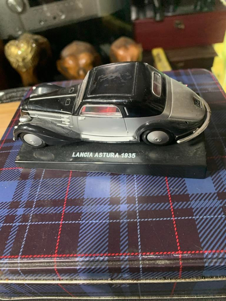Lancia Astura 1935 Modelauto - Zwart/Zilver, Hobby en Vrije tijd, Modelauto's | 1:18, Ophalen of Verzenden, Zo goed als nieuw