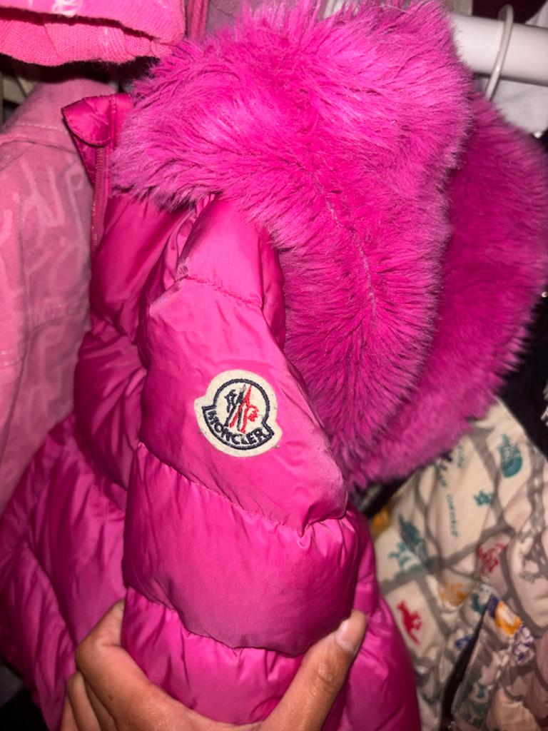 Moncler meisjes jas fuchsia roze - Trendy eyecatcher, Kinderen en Baby's, Ophalen of Verzenden, Zo goed als nieuw, Meisje, Jasje