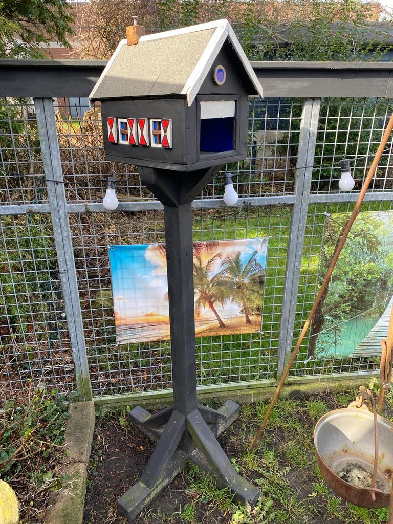 Uniek vogelhuisje op paal - Handgemaakt design, Tuin en Terras, Vogelhuisjes en Vogelbaden, Ophalen, Gebruikt