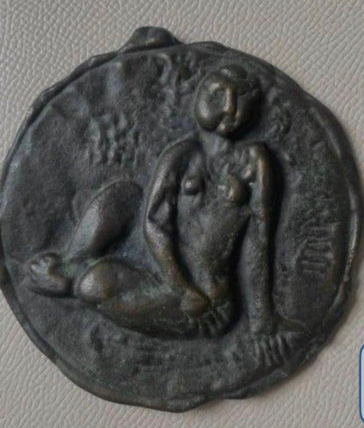 Grote bronzen plaquette naakte vrouw - Ed van Teeseling/Theo, Verzenden, Wanddecoratie, 20 - 50 cm, Bruin