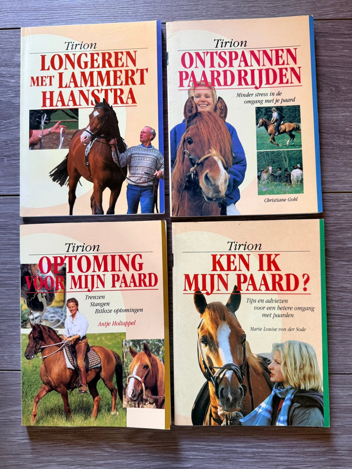 Set van 4 Tirion paardenboeken – Praktische kennis, Boeken, Dieren en Huisdieren, Ophalen of Verzenden, Zo goed als nieuw, Paarden of Pony's