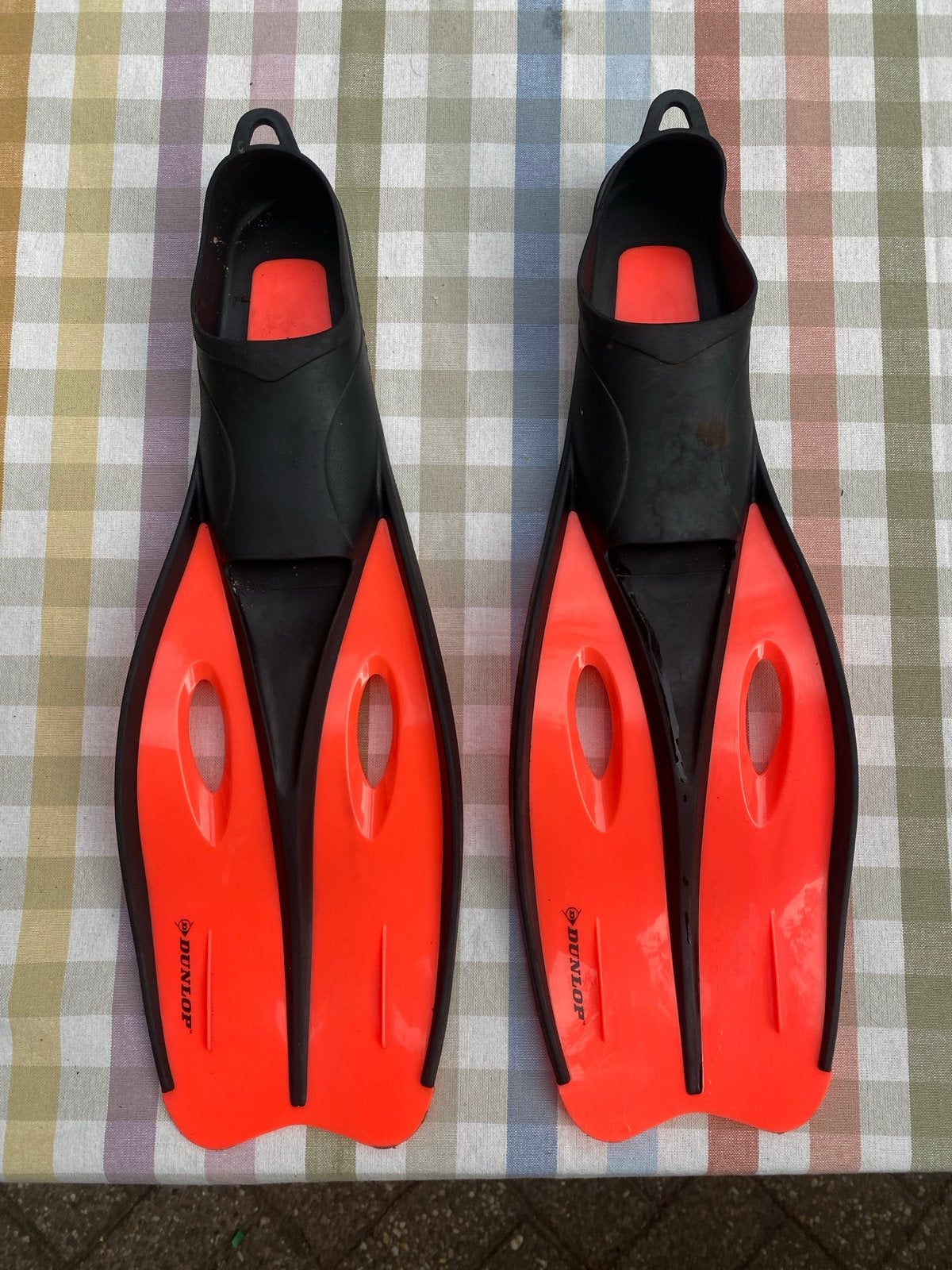 Dunlop zwemvliezen oranje XS (32-34), Watersport en Boten, Duiken, Ophalen of Verzenden, Gebruikt, Zwem- of Duikvliezen