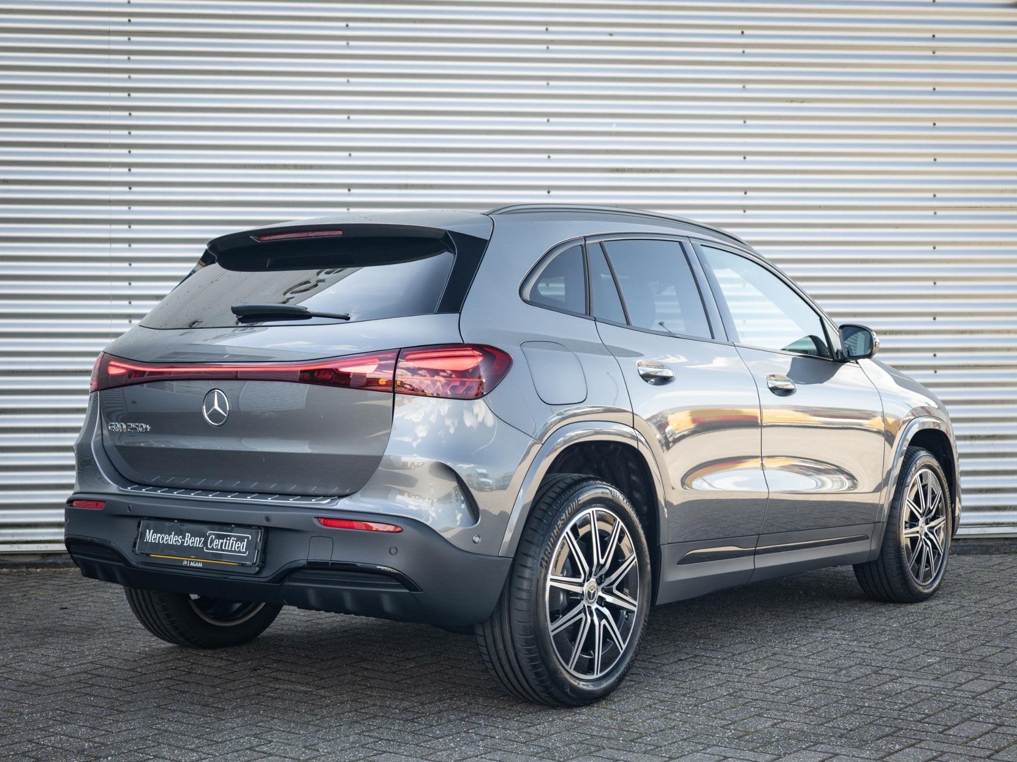 Mercedes-Benz EQA 250+ Business Solution AMG 71 kWh | Panora, Dealer onderhouden, Automatische klimaatregeling, Zwart, 445 min