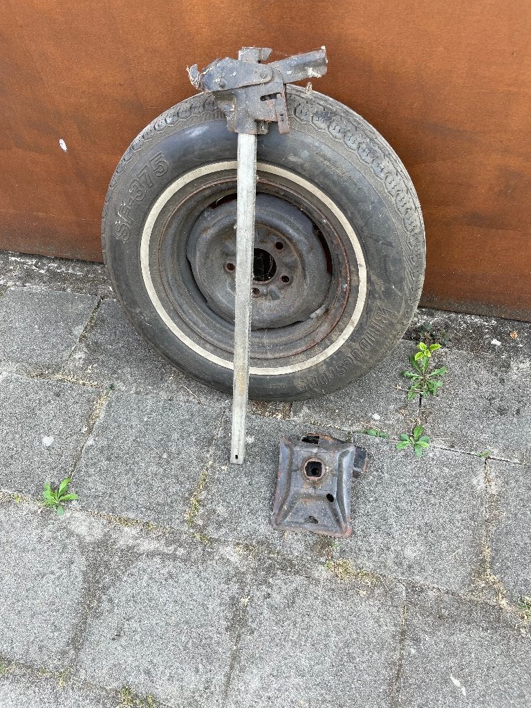 GM reserveband met krik 1965 pontiac, Potkrik, Pontiac, Nvt, Ophalen