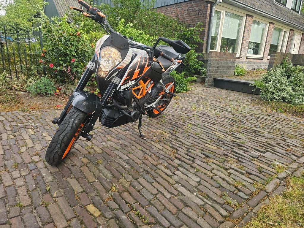 Unieke stunt KTM Duke 390 uit 2015 zonder kentekn, Motoren, 390 cc, Gebruikt, Particulier, Toermotor
