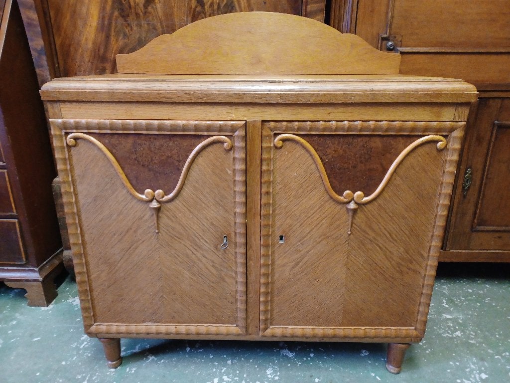 Art Deco Kastje, Ophalen