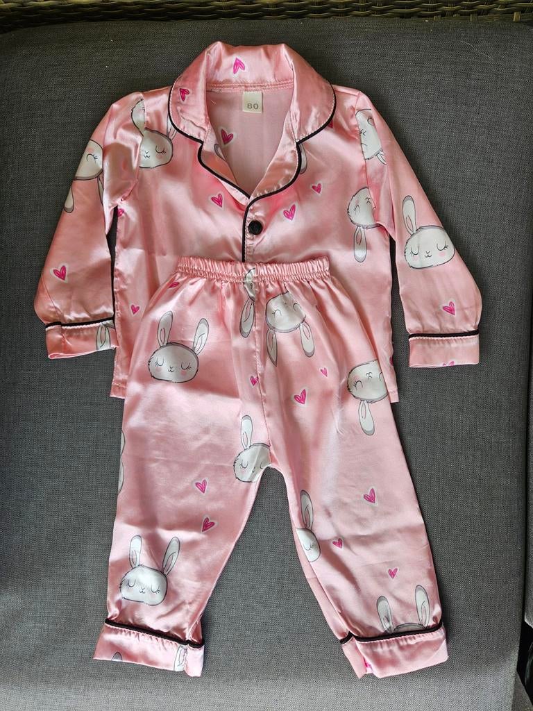 Roze satijnen pyjama met konijntjesprint voor baby's, Ophalen of Verzenden, Zo goed als nieuw, Pat Pat, Meisje