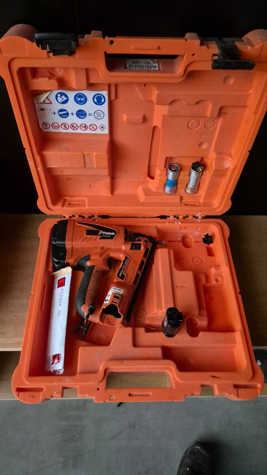 Paslode spijkerpistool afbouw accu, Ophalen, Gebruikt, Tacker/nietmachine, Overige merken