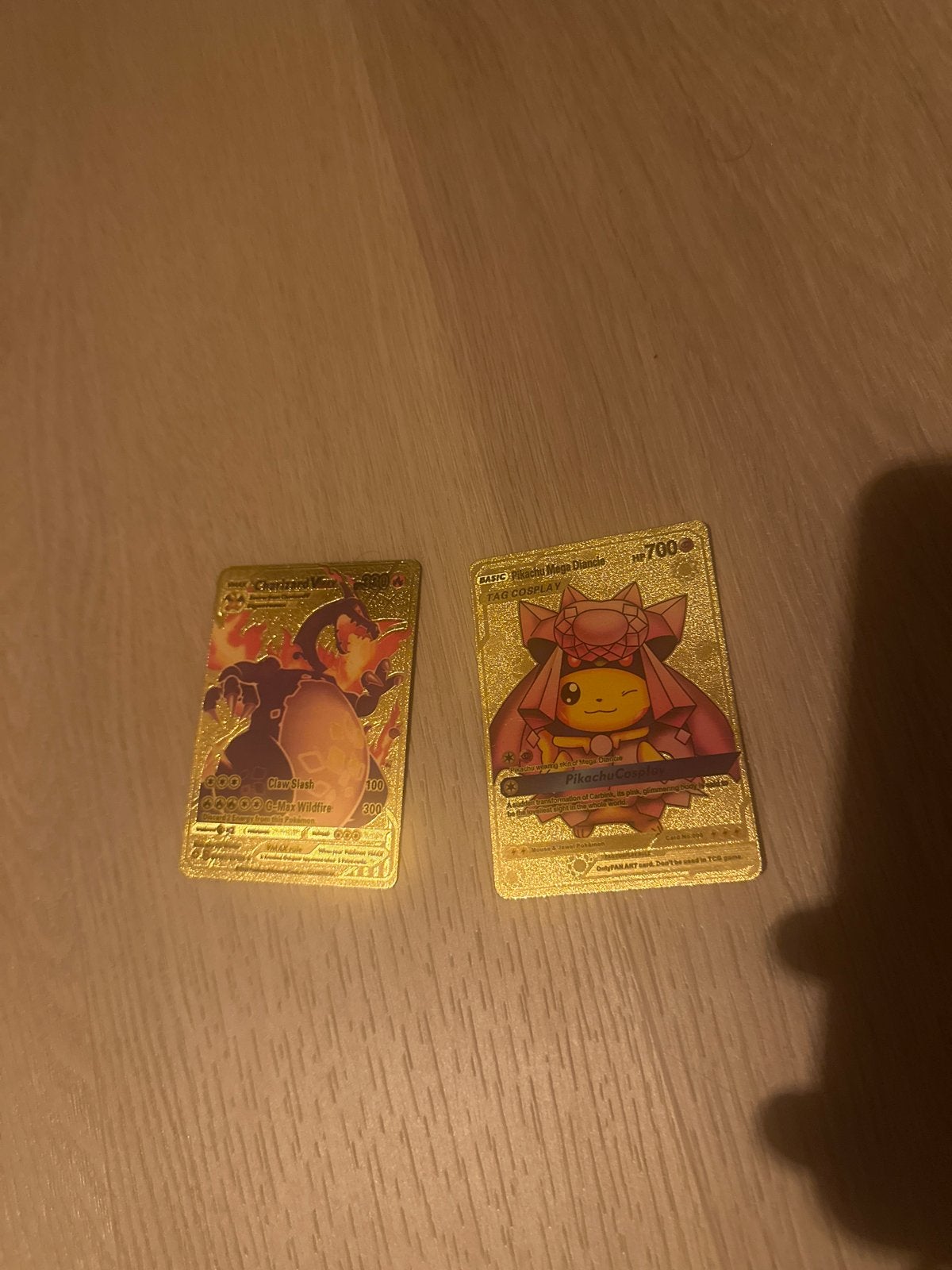 Gouden Pokémon kaarten: Charizard & Pikachu Cosplay, Ophalen of Verzenden, Zo goed als nieuw, Meerdere kaarten