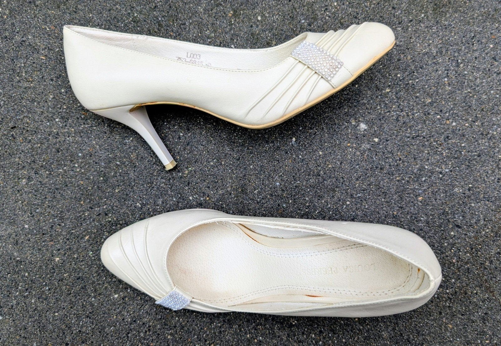 gratis Louisa Peeress Pumps - Crème met strass - Maat 40, Louisa Peeress, Ophalen, Zo goed als nieuw