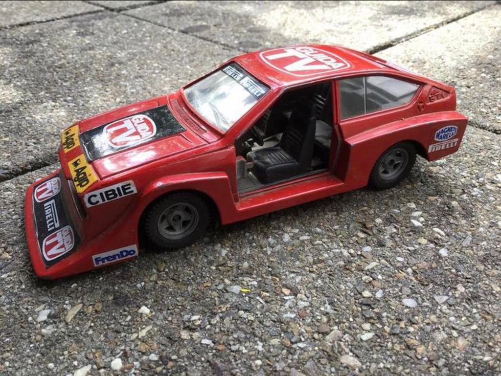 Alfa Romeo van Polistil., Hobby en Vrije tijd, Modelauto's | 1:24, Ophalen of Verzenden, Gebruikt, Auto, Overige merken