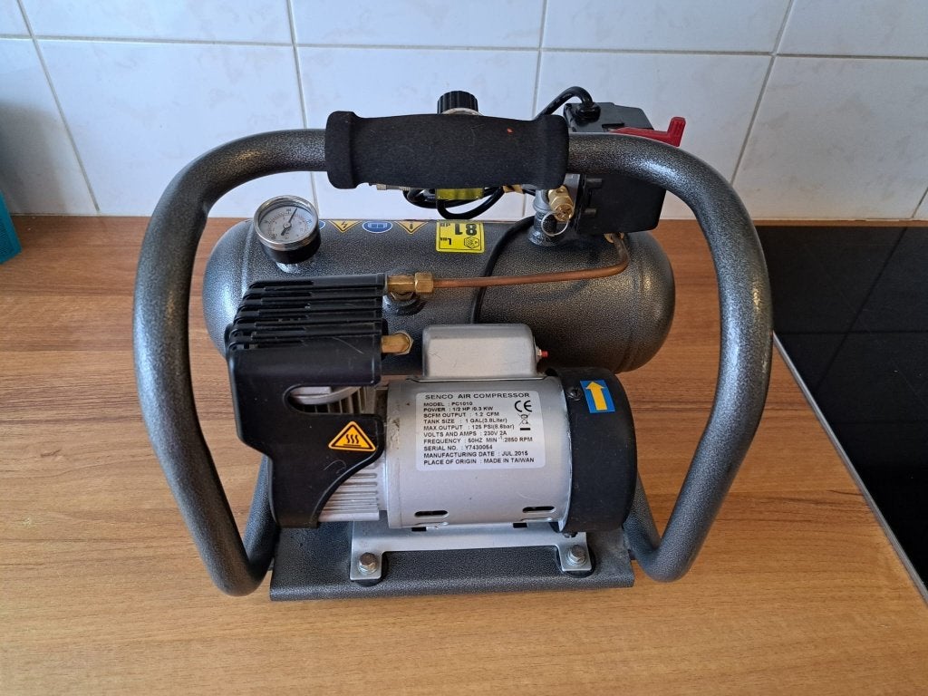 Senco Air Compressor - Draagbaar en Krachtig, Doe-het-zelf en Verbouw, Compressors, Zo goed als nieuw, 6 tot 10 bar, Minder dan 25 liter