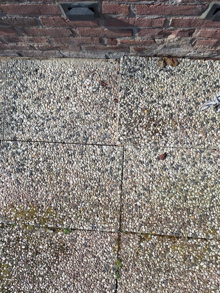 Gratis 4 grindtegels 60x40, zelf eruit halen., Ophalen, Gebruikt, Minder dan 5 m², Beton