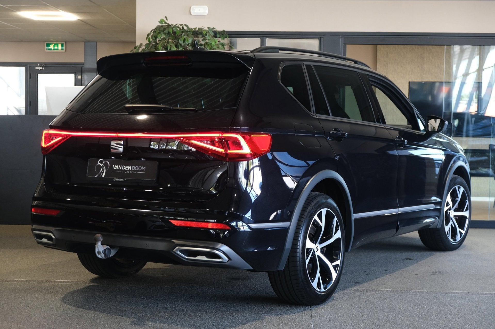 Seat Tarraco 1.4 TSI e-Hybrid PHEV FR 245PK Trekhaak Led 360, Auto's, Dealer onderhouden, Zwart, 4 cilinders, Leder en Stof