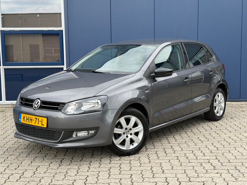 Volkswagen Polo 1.2 MATCH 2013 5-Drs Grijs|Airco|Cruise|PDC, Auto's, Voorwielaandrijving, Zwart, Leder en Stof, Bedrijf