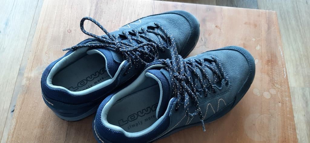 Lowa lage wandelschoen 39, Ophalen of Verzenden, Zo goed als nieuw, Schoenen