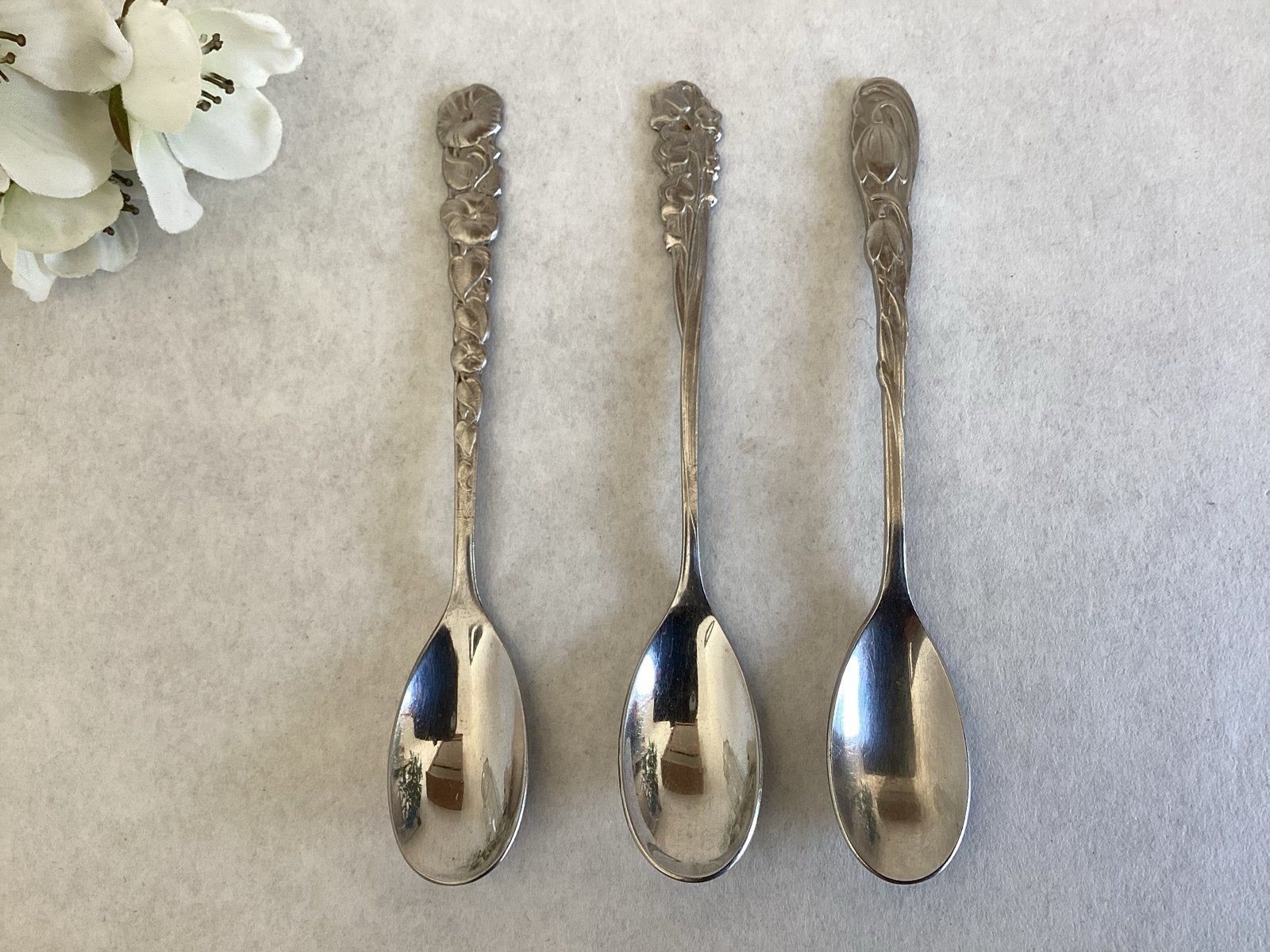 2 Vintage Gero Zilmeta theelepels bloemenserie p.st. €4,00, Antiek en Kunst, Ophalen of Verzenden