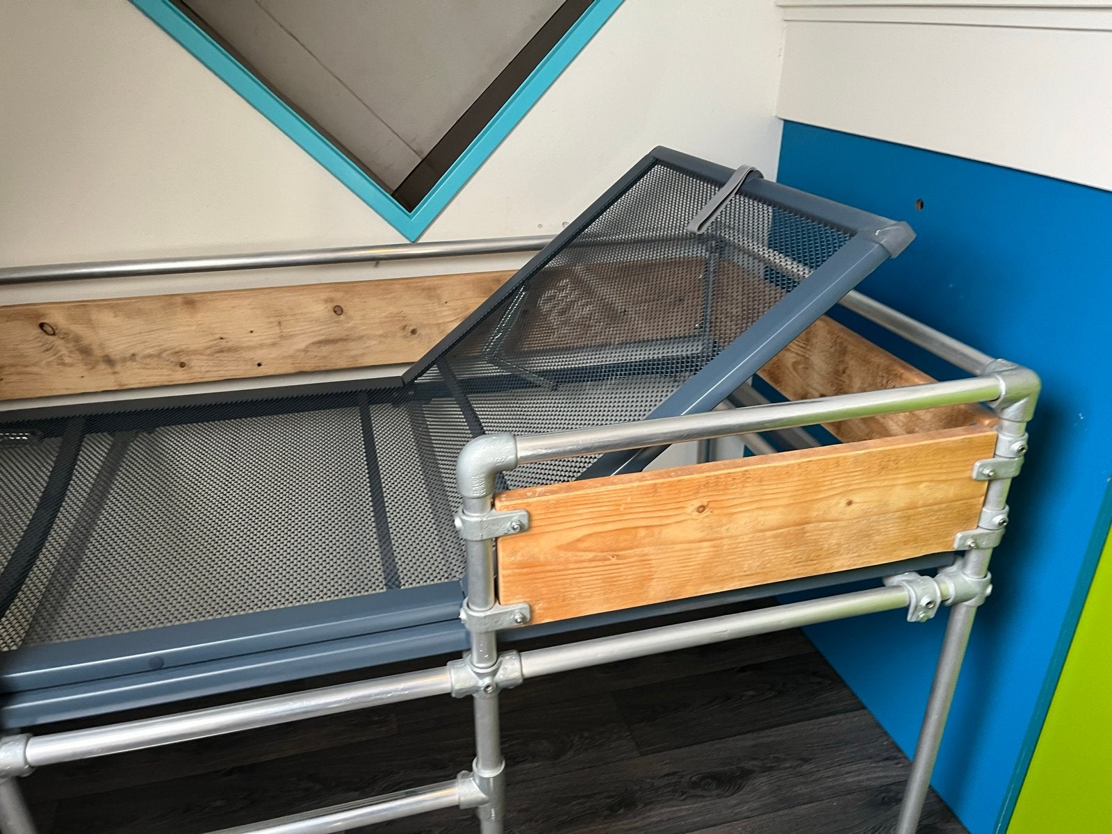 Stevige halfhoogslaper 210x90x110 cm met metalen frame, Ophalen, Gebruikt, 90 cm, Eenpersoons