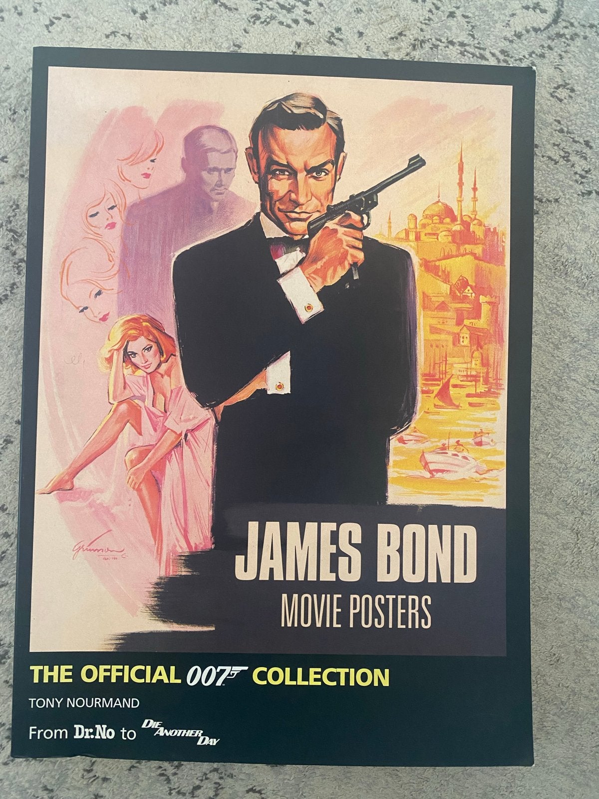James Bond Movie Posters: The Official 007 Collection, Ophalen of Verzenden, Zo goed als nieuw, Filmspecifiek