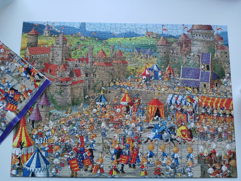 Heye puzzel "Bunny Battles", Hobby en Vrije tijd, Ophalen of Verzenden, 500 t/m 1500 stukjes, Zo goed als nieuw