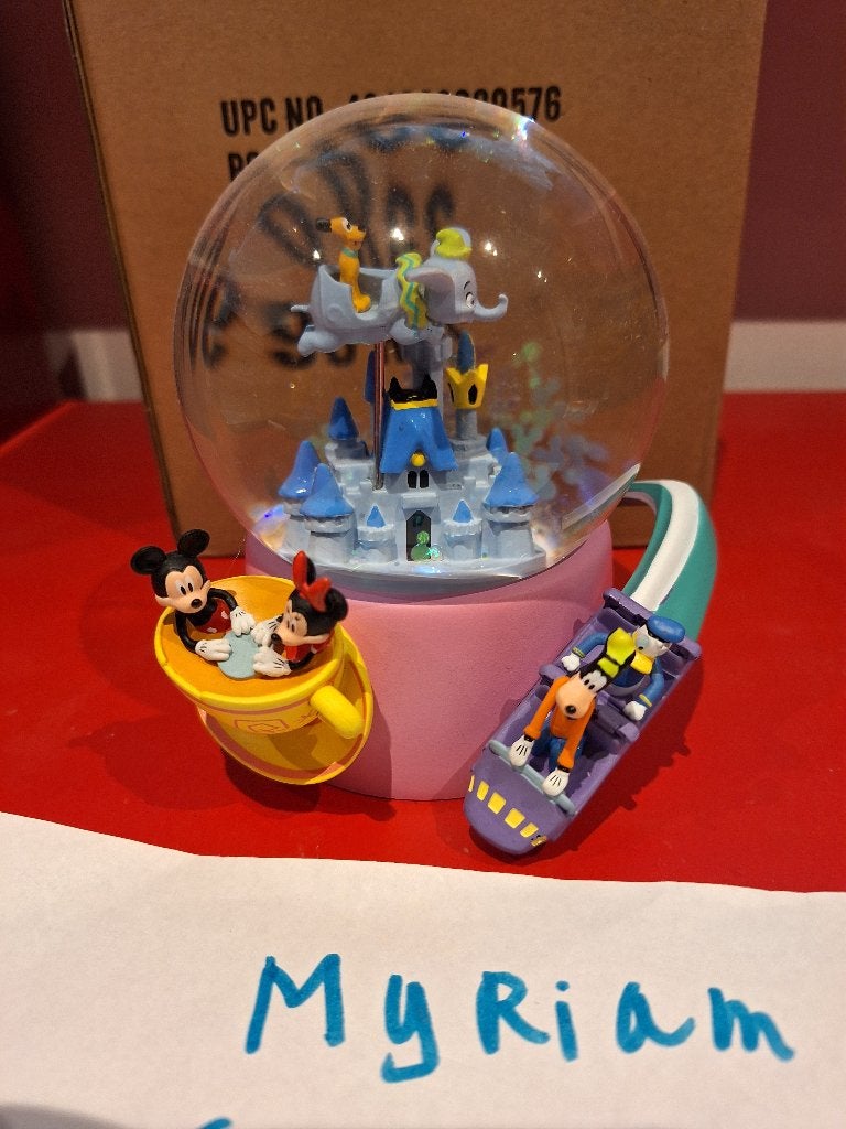Disney Parks Mickey Mouse and Friends Snowglobe, Verzamelen, Ophalen of Verzenden, Mickey Mouse, Zo goed als nieuw, Beeldje of Figuurtje