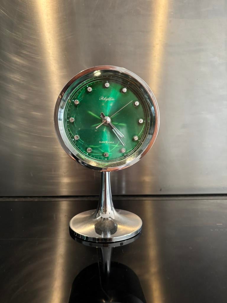 SPACE AGE VINTAGE RETRO RHYTHM SMARAGD KLOK WEKKER STULPVOET, Ophalen of Verzenden