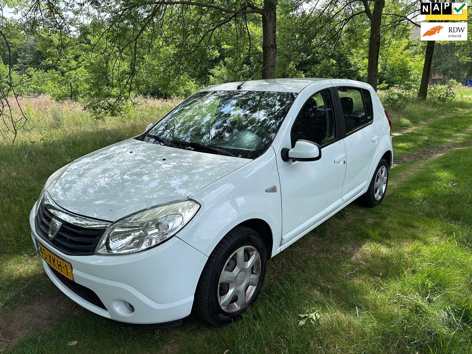 Dacia Sandero 1.2 Lauréate apk t/m 13-03-2027, Auto's, Voorwielaandrijving, Euro 5, Gebruikt, 31 €/maand