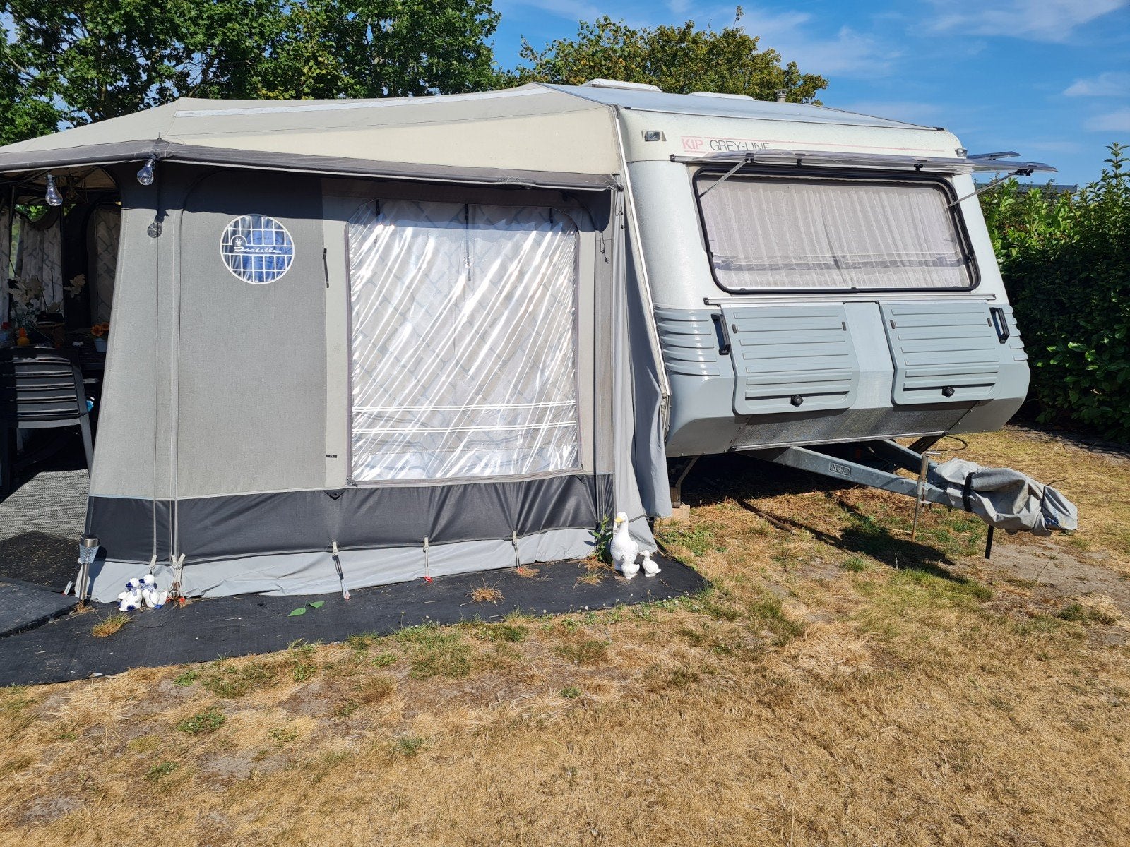 Kip caravan 42 T Greyline 1994 met Isabella Penta voortent, Ringverwarming, Kip, Treinzit, 750 - 1000 kg