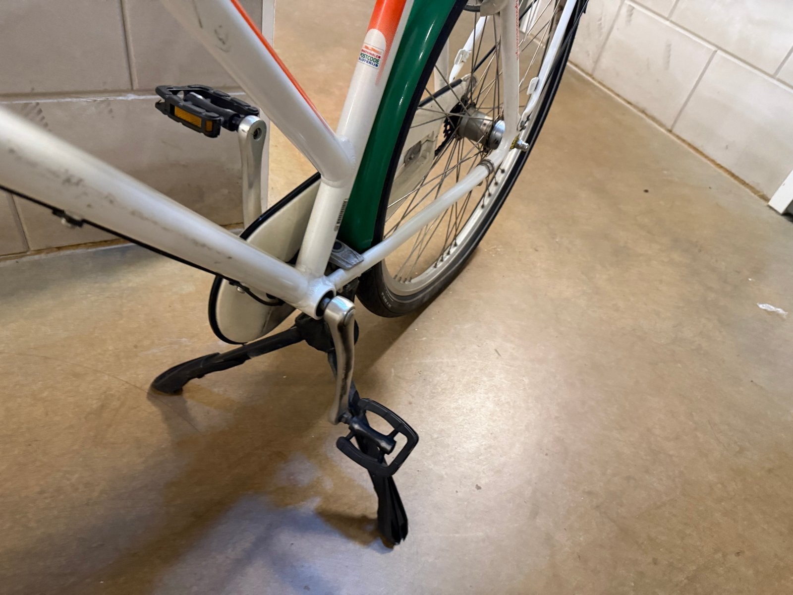 Batavus Stadsfiets met Voordrager - Wit/Groen/Oranje, Fietsen en Brommers, Ophalen, Versnellingen, Batavus, Trommelrem