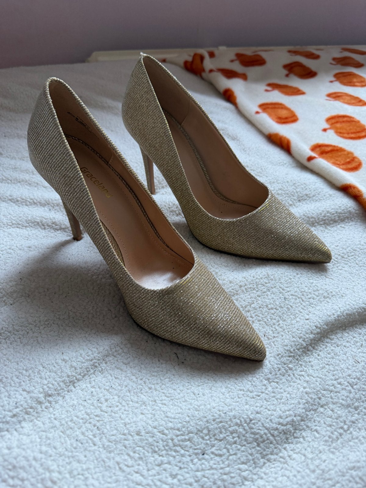 Gouden glitter pumps maat 40, Kleding | Dames, Ophalen of Verzenden, Gedragen, Overige kleuren, Pumps