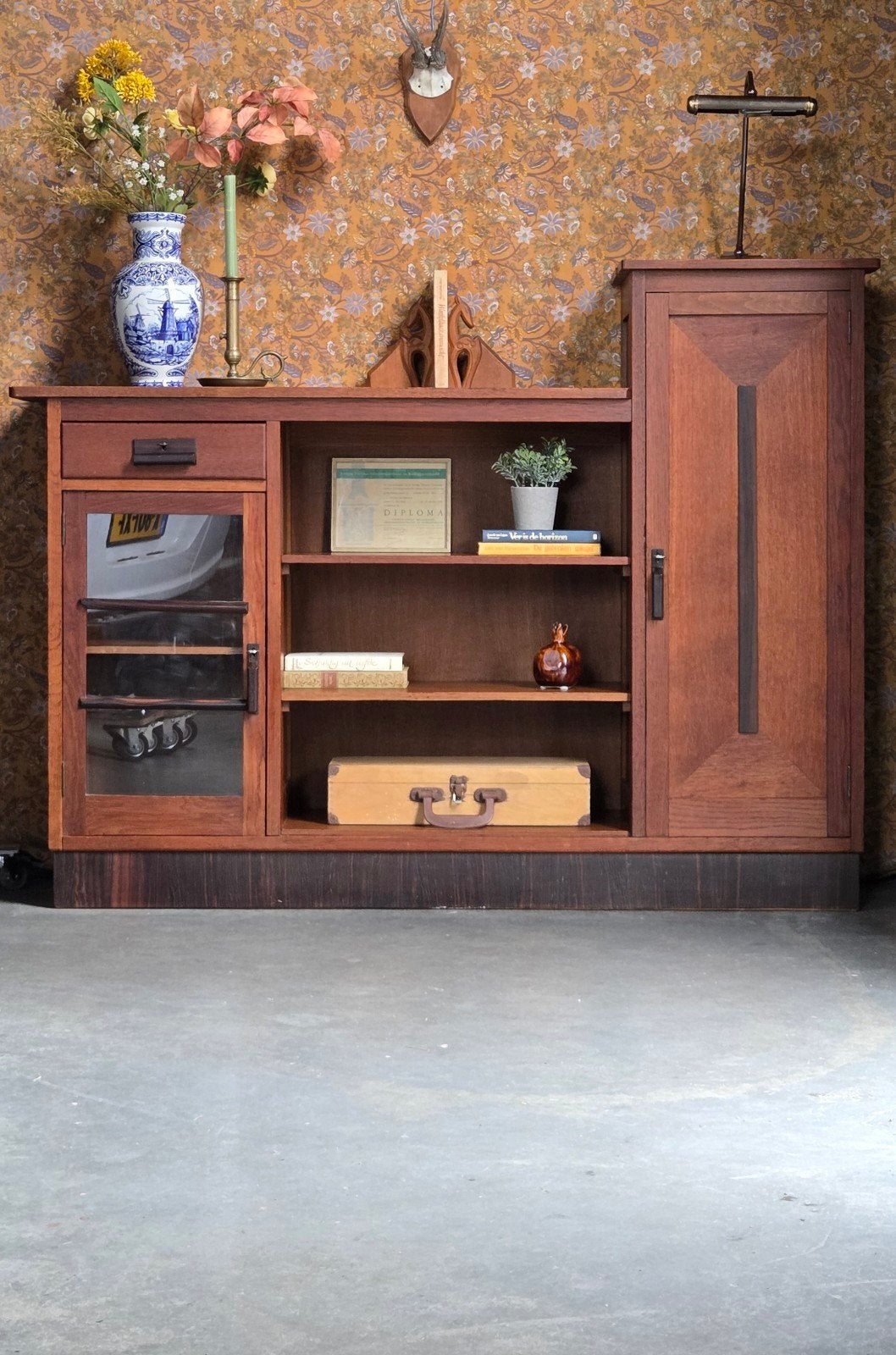 art deco Amsterdamse school kast boekenkast vitrinekast, Ophalen, Gebruikt, Eikenhout, Minder dan 150 cm