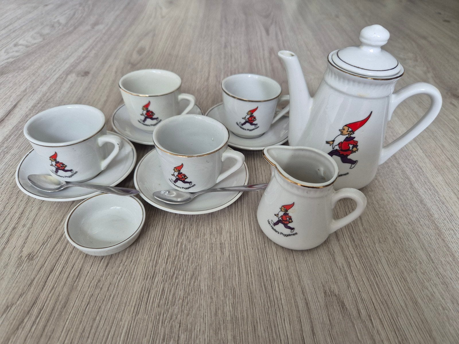 Van nelle piggelmee theeservies - 4 kopjes, pot, melkkan, Antiek en Kunst, Antiek | Servies compleet, Ophalen
