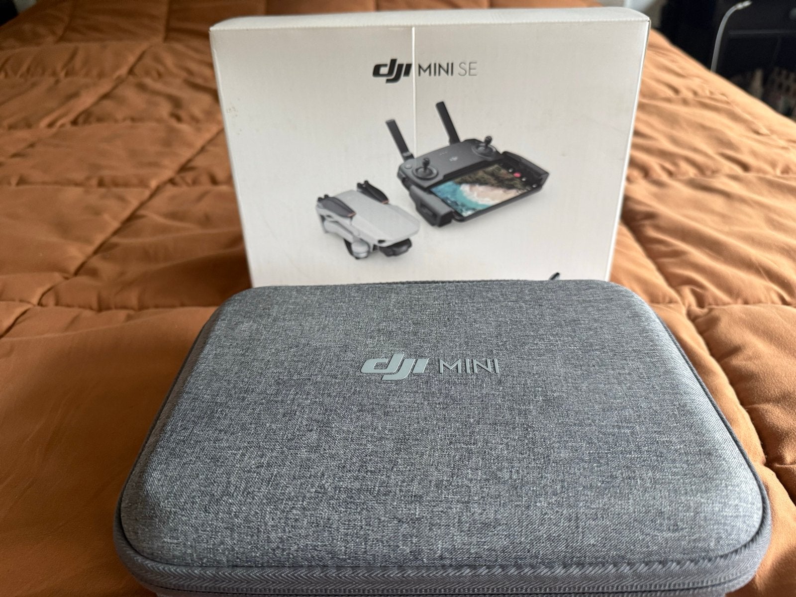 DJI Mini SE Fly More Combo - Zo goed als nieuw, Ophalen, Cameradrone, Extra accu('s), 15 tot 30 minuten