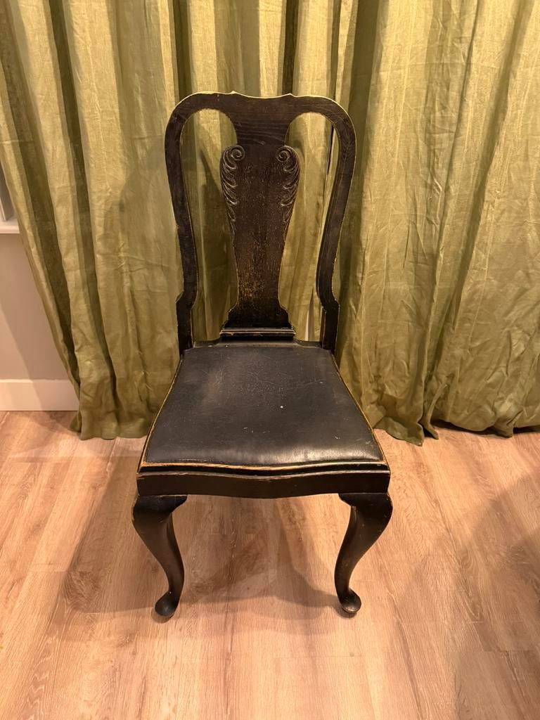 Black wooden antique dining chairs, Ophalen