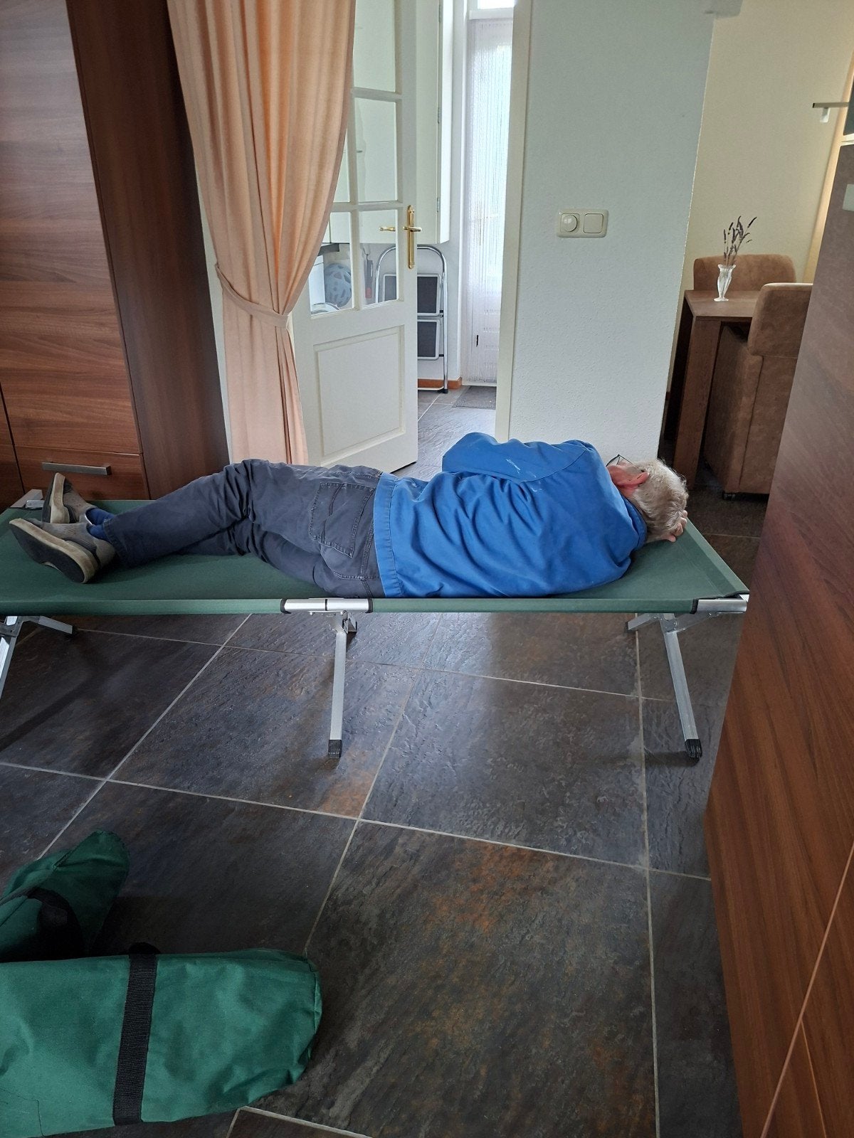 opvouwbaar veldbed van de ANWB. groene stof, Caravans en Kamperen, Ophalen, Gebruikt