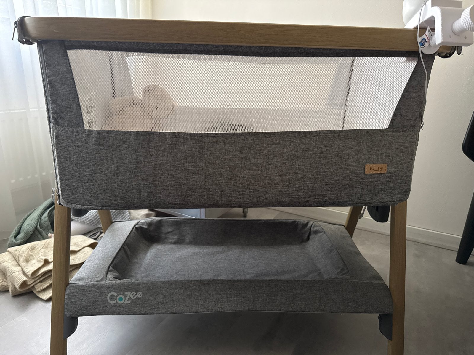 Tutti Bambini CoZee Bedside Crib - Zo goed als nieuw, Ophalen, Zo goed als nieuw, Wieg