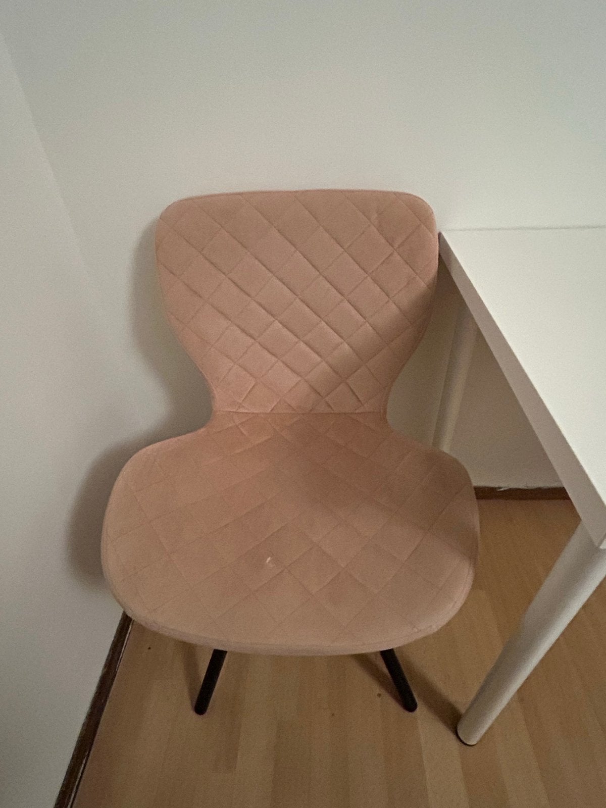 Wit IKEA bureau met 2 roze stoelen met ruitstiksel, Ophalen, Gebruikt, IKEA