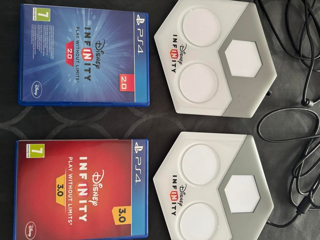 Disney Infinity 2.0 & 3.0 PS4 met 34 figuren en 2 bases, Avontuur en Actie, 2 spelers, Eén computer, Ophalen of Verzenden