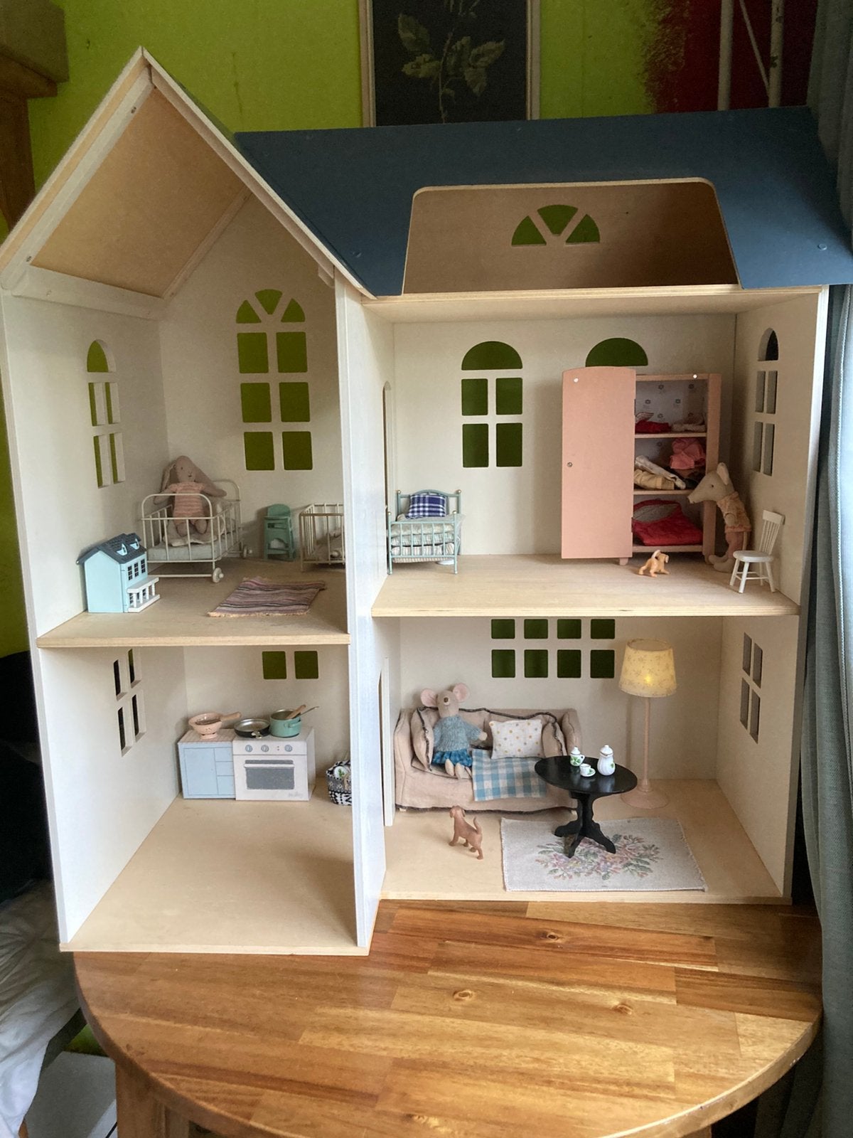 MAILEG poppenhuis in zijn geheel BIEDEN