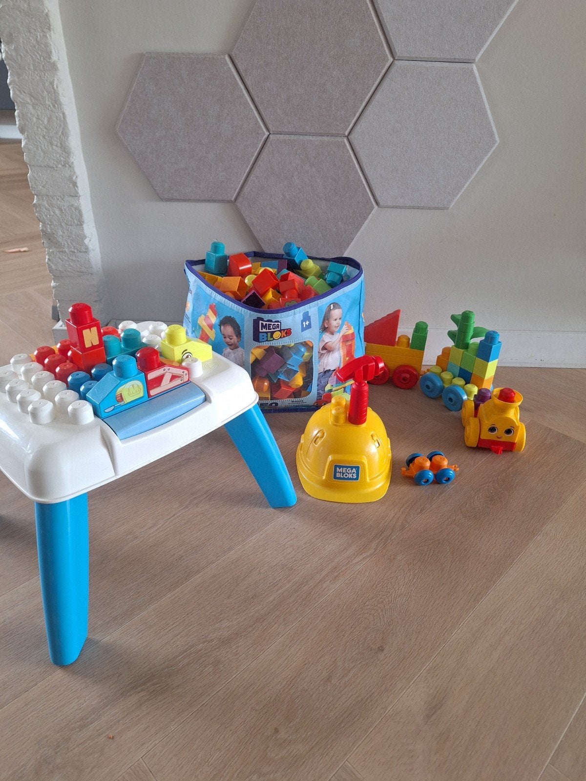 Mega Bloks bouwset met tafel, trein en 150 blokken, Kinderen en Baby's, Ophalen, Gebruikt, Megabloks