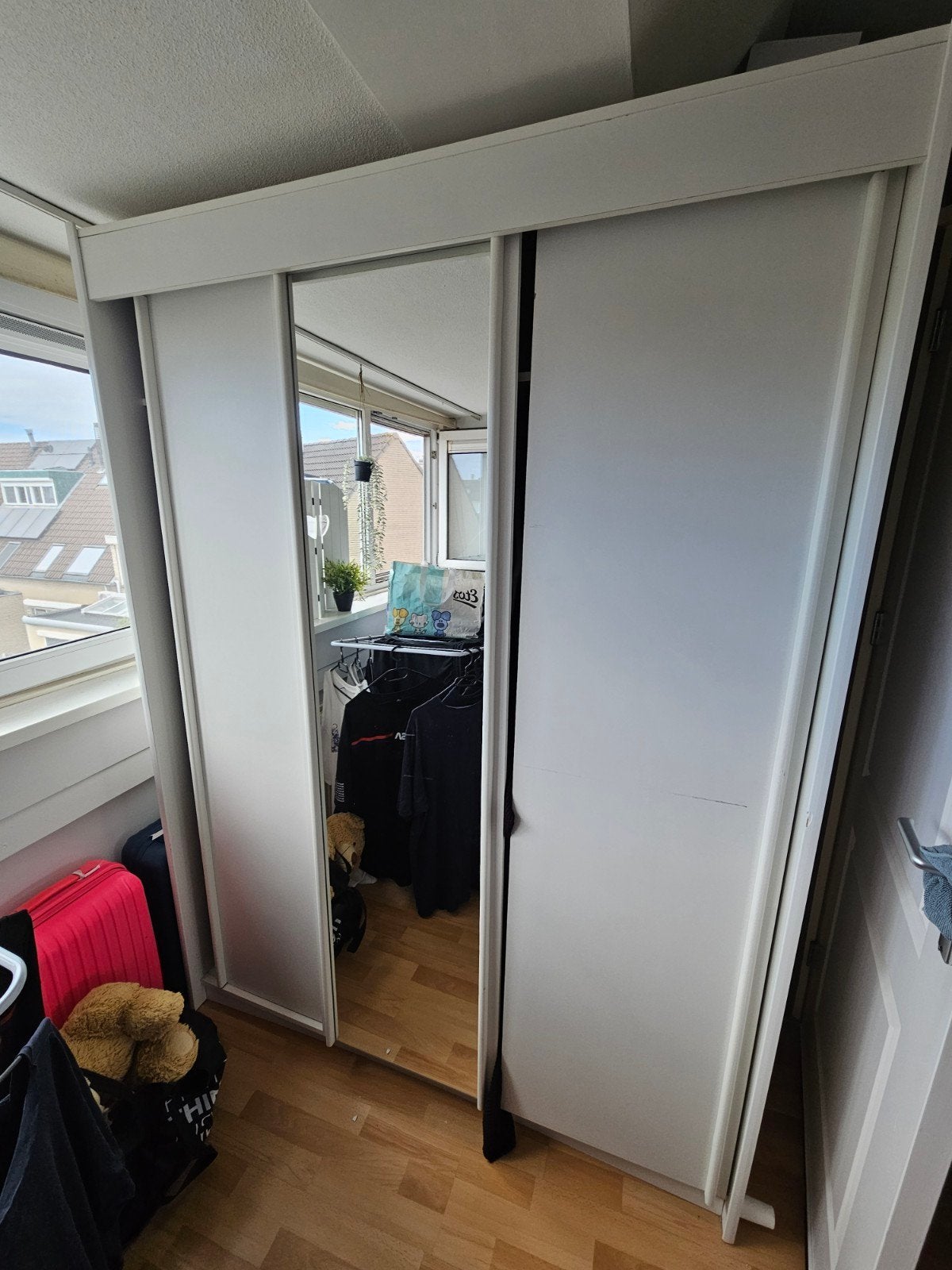 Gratis kast met schuifdeuren en spiegel, Huis en Inrichting, Kasten | Kledingkasten, Ophalen, Met deur(en), Gebruikt, 200 cm of meer