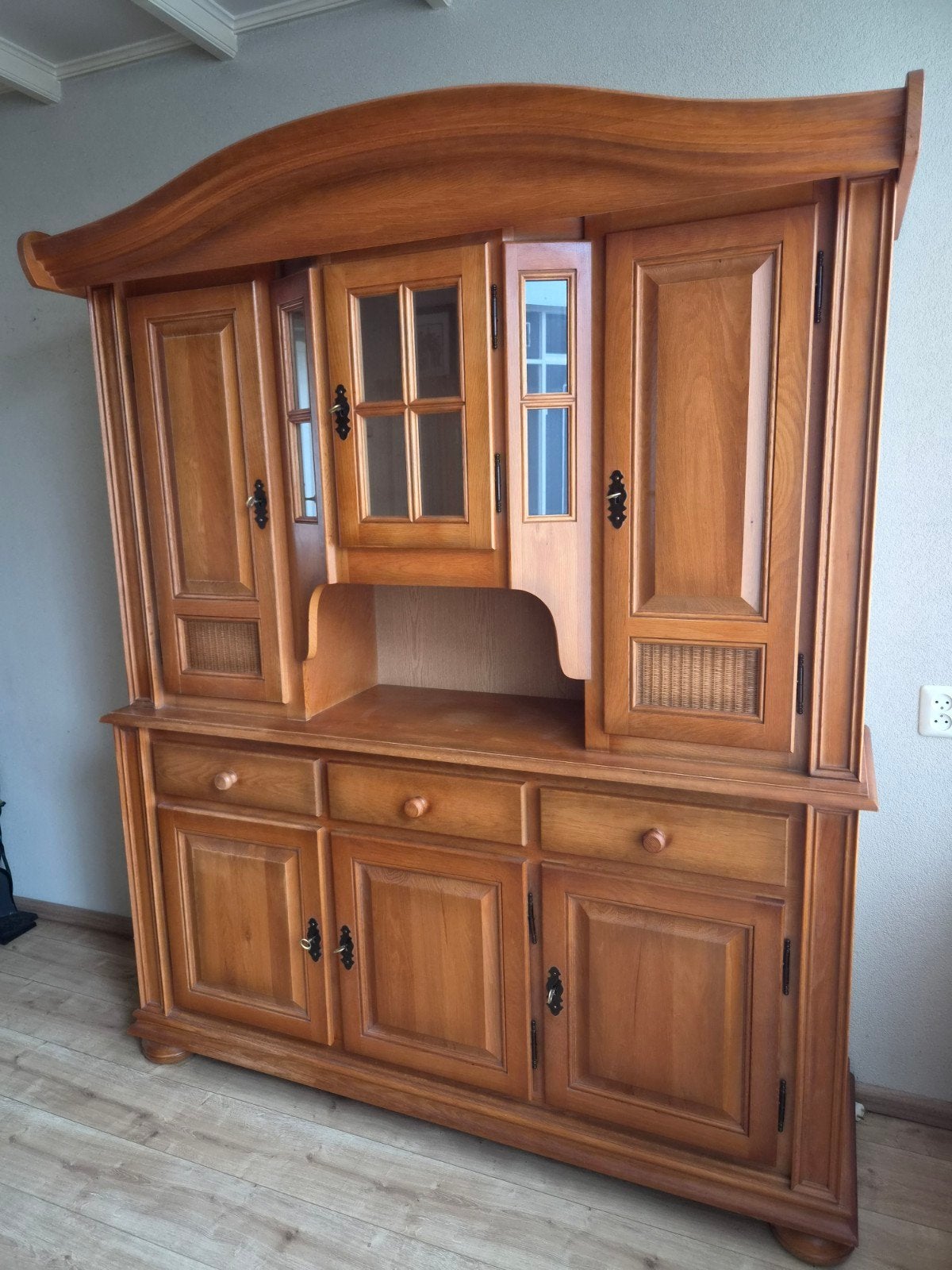 Massief houten dressoir/vitrinekast, Ophalen, Gebruikt