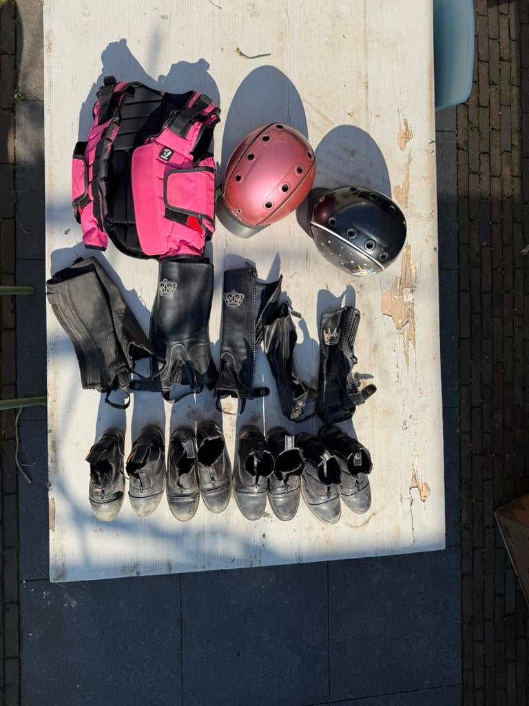 Paardrijdschoenen, chaps, caps bodyprotector, Ophalen, Gebruikt, Kinderen, Overige soorten