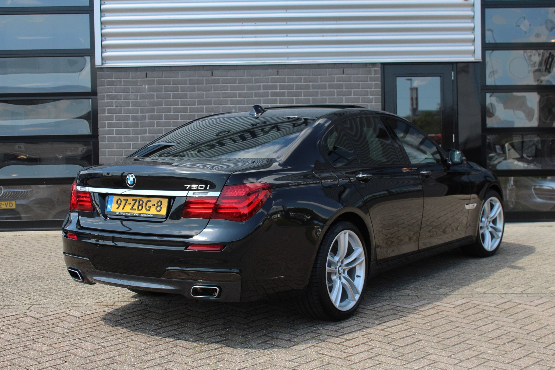 BMW 7 Serie 750i High Executive / M Sport / Softclose / HUD, Auto's, Automaat, Achterwielaandrijving, Gebruikt, Met garantie (alle)