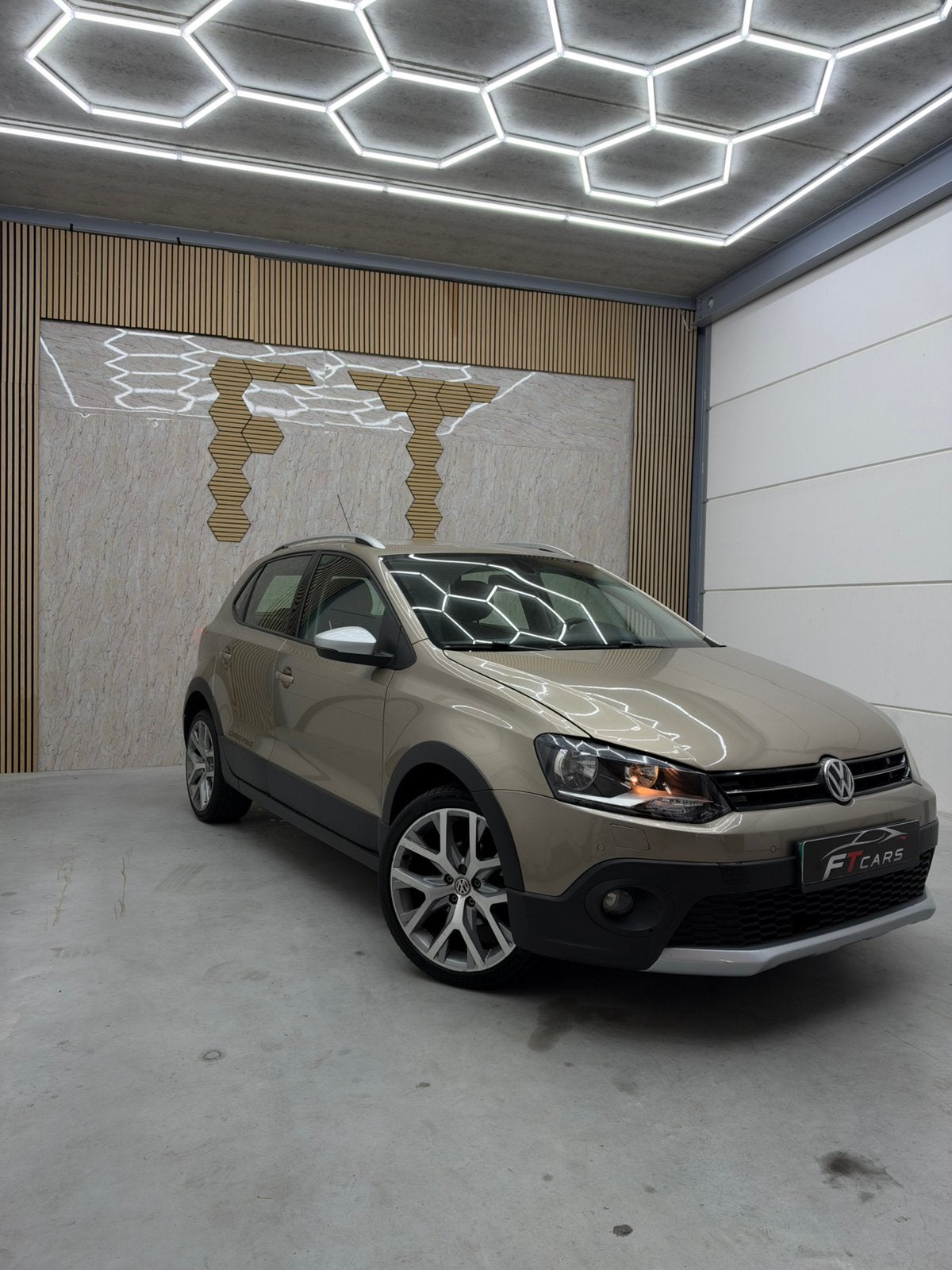 Volkswagen CrossPolo | 1.2 TSI | Carplay | NAP origineel NL, Auto's, 40 €/maand, Beige, Origineel Nederlands, Bedrijf