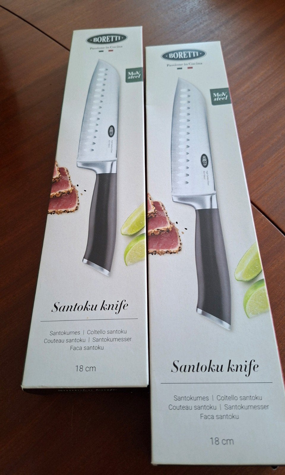 2x Boretti Santoku mes 18 cm - Nieuw in de verpakking, Los bestek, Nieuw, Rvs of Chroom, Overige merken